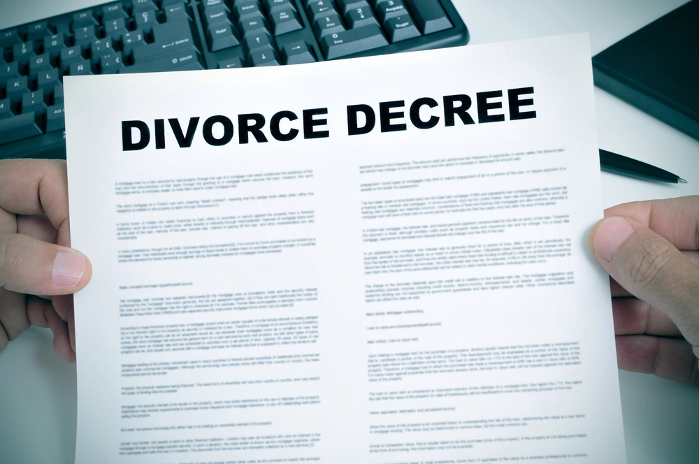 divorce decree Image